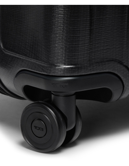 Valise cabine extensible TUMI Latitude 55 cm Carbon Black, gros plan sur une double roue