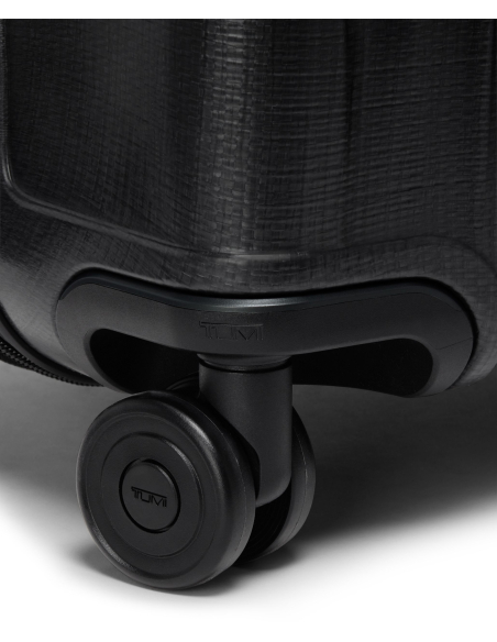 Valise soute extensible TUMI Latitude 76 cm Carbon Black, gros plan sur une double roue