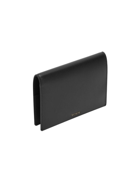 Protège-passeport TUMI Nassau en cuir lisse Black Smooth, vue de trois quarts