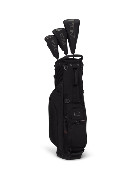 Lot de 3 housses de clubs de golf TUMI Black, housses sur un sac de golf en situation