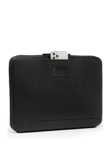 Dos du porte-documents Nassau Black Embossed, téléphone placé dans la poche arrière