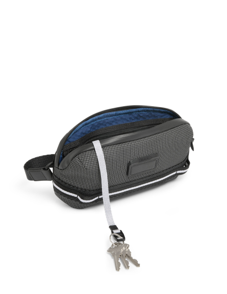 Sac banane Signal TUMI Alpha Bravo Reflective, intérieur ouvert et attache-clés