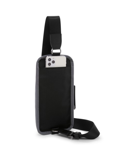 Sac monobretelle compact TUMI Alpha X Meteor Grey, exemple de rangement du téléphone dans la poche arrière