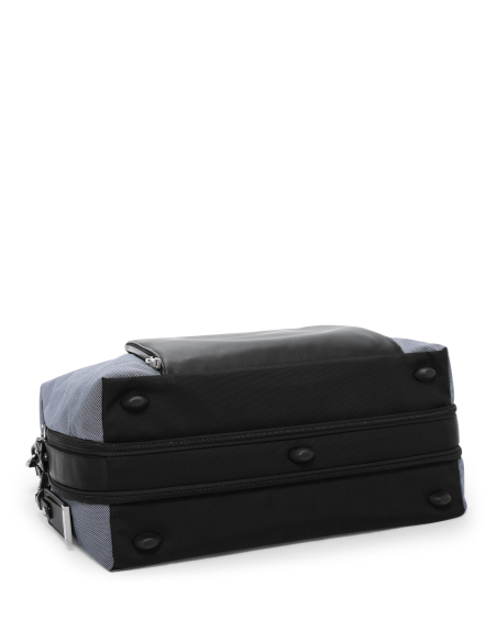 Sac de voyage double extension TUMI Alpha X Meteor Grey, dessous du sac et pieds de protection