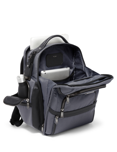 Sac à dos Brief Pack 15 pouces TUMI Alpha X Meteor Grey, compartiments ouverts avec appareils illustratifs
