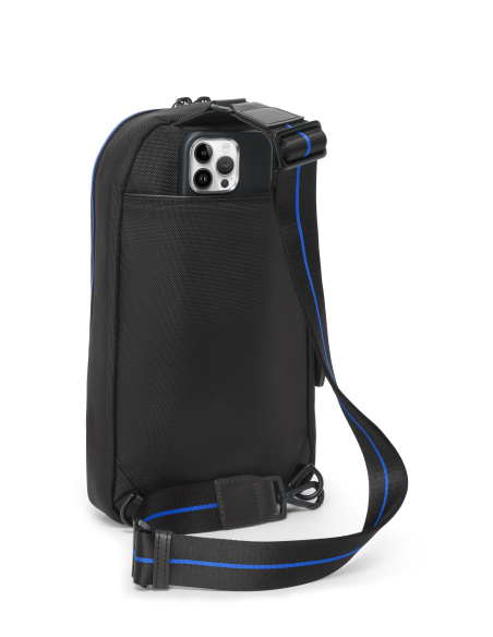 Sac monobretelle 32 cm TUMI Alpha Black/Ultra Blue, vue arrière et exemple de rangement téléphone