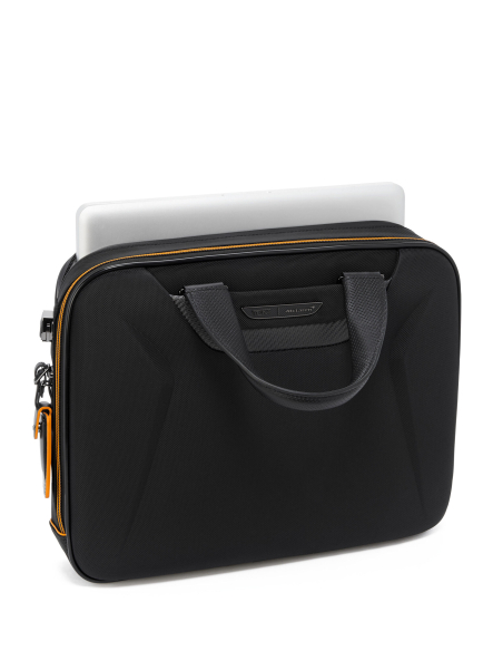 Porte-documents Slim Axle TUMI McLaren Black, compartiment arrière avec ordinateur illustratif