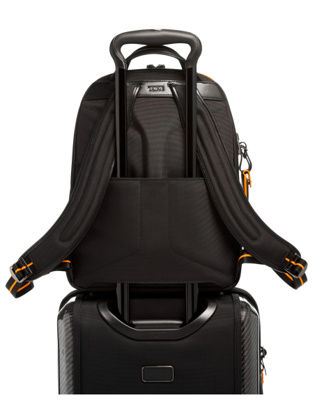 Sac à dos Halo 14 pouces TUMI McLaren Black, passant Add-a-Bag fixé sur une valise