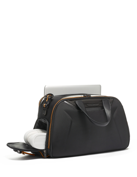 Sac de voyage Quantum à face moulée TUMI McLaren Black, poche latérale ouverte avec chaussures illustratives