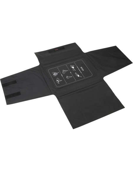 Pochette vêtements Medium TUMI Black, pochette dépliée avec guide de pliage