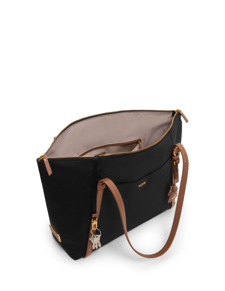 Cabas Q Year of the Horse TUMI Voyageur Black/Bridle, sac ouvert avec breloques et anses