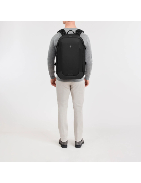 Sac Traveler porté sur le dos – Victorinox Altmont Modern Noir