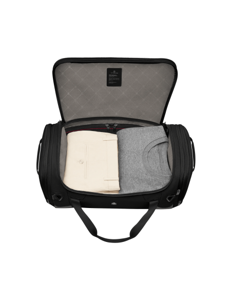 Vêtements rangés dans le sac 2-Way – Victorinox Altmont Modern Noir