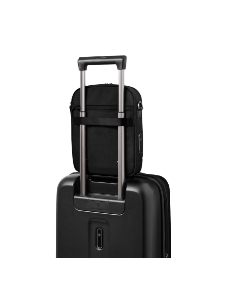Sac à bandoulière tablette Victorinox Mythic 11 pouces Noir – installé sur une valise
