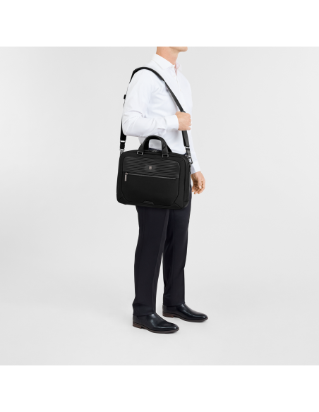 Serviette compacte Victorinox Mythic 14 pouces Noir – portée à l’épaule