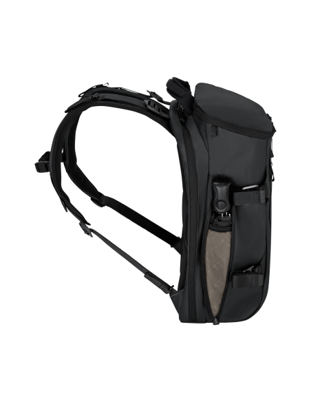 Sac à dos Commuter 15,6 pouces Victorinox Touring noir – profil avec bouteille dans la poche latérale