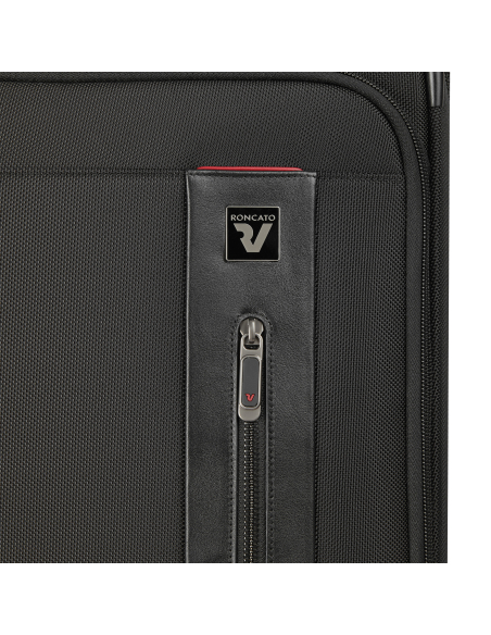 Roncato Cambridge Noir, détail du logo et de la poche verticale