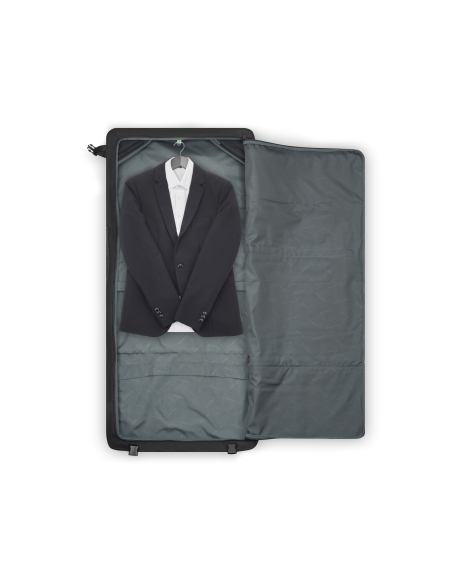Roncato Cambridge Noir, intérieur ouvert avec veste de présentation