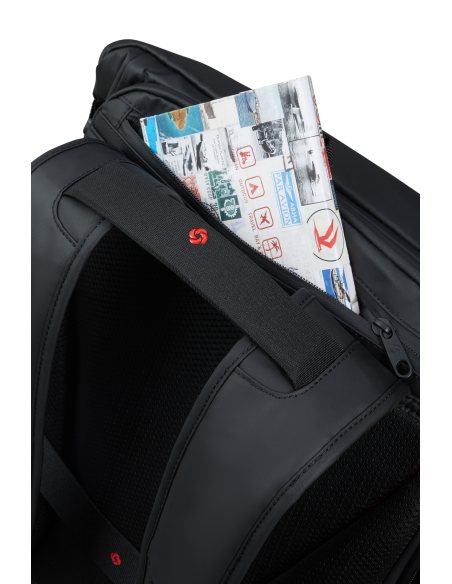 Sac à dos Rolltop L Samsonite Prodiver Noir, poche arrière ouverte avec un document