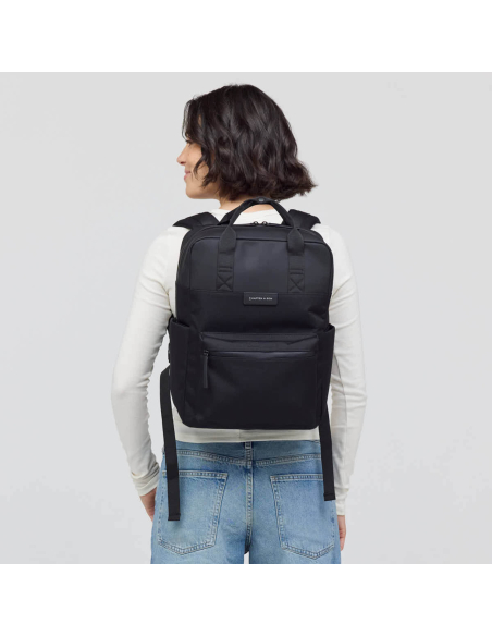 Kapten & Son Bergen Pro All Black, porté au dos