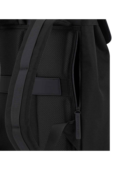Kapten & Son Fyn All Black, détail de la poche arrière zippée