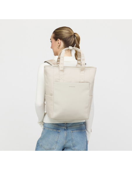 Kapten & Son Lindby Pro Sandstone, porté au dos