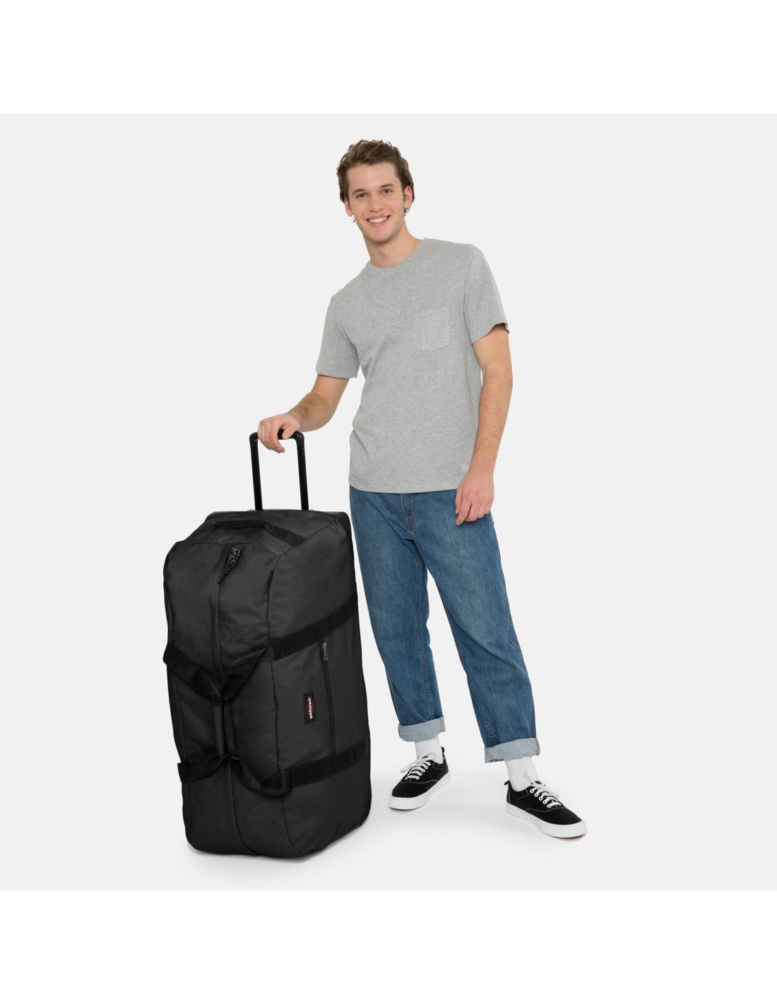 Eastpak Container 85+ Black, en situation, sac dress&eacute; sur ses roues