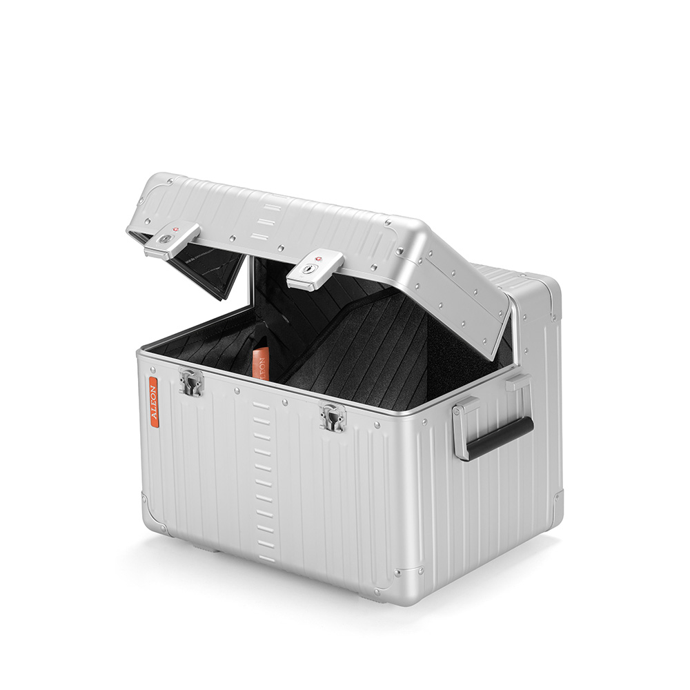Malle aluminium ALEON compacte avec la partie avant du couvercle ouverte