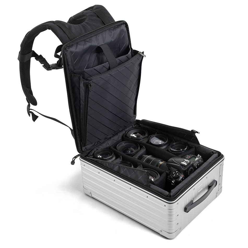 Sac &agrave; dos photo ALEON ouvert avec appareil et objectifs rang&eacute;s dans le Camera Cube rembourr&eacute;