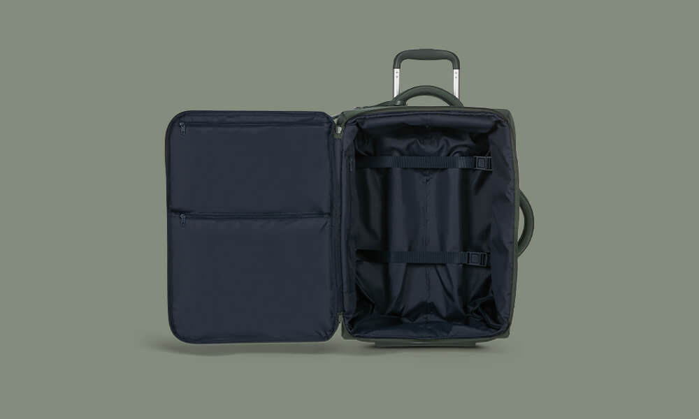 Intérieur de la valise pliable Lipault Foldable Plume 55 cm avec sangles et poches
