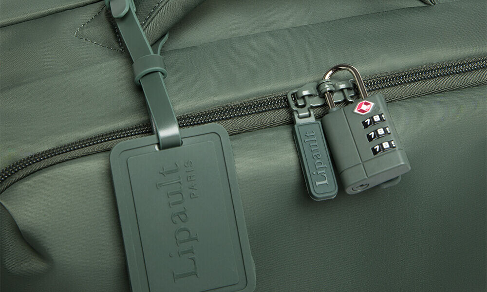 Cadenas TSA fourni fixé aux curseurs et porte-adresse Lipault Plume