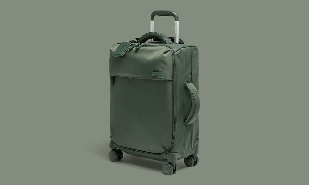 Poche frontale, poignée latérale et doubles roues de la Plume cabine 55 cm