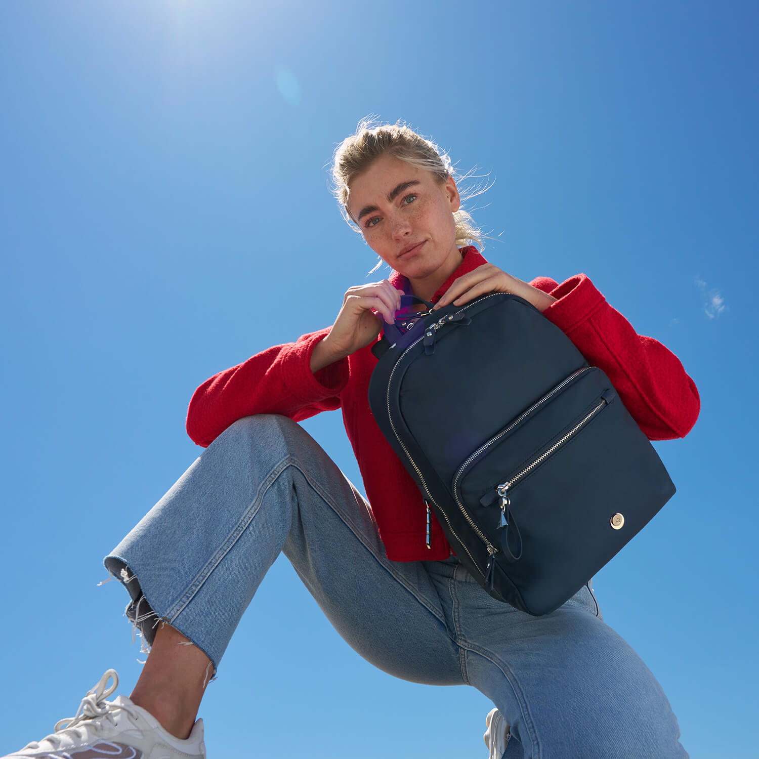 Sac à dos Samsonite Karissa Evo Slim Blue Nights porté à la main