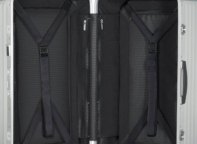 Sangles crois&eacute;es et poches &agrave; l&rsquo;int&eacute;rieur d&rsquo;une Samsonite Lite-Box Alu Trunk