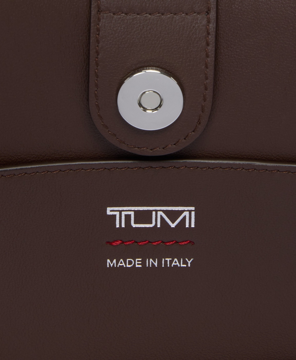 Marquage de fabrication italienne et fermeture magnétique du cabas TUMI Adatto