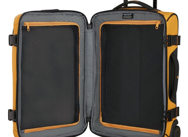 Double compartiment et s&eacute;parateurs du sac &agrave; roulettes Samsonite Ecodiver 55 cm