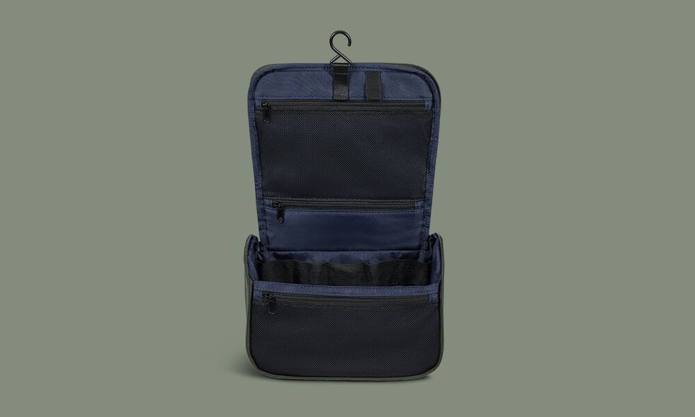 Trousse Lipault Plume ouverte avec crochet de suspension et poches intérieures