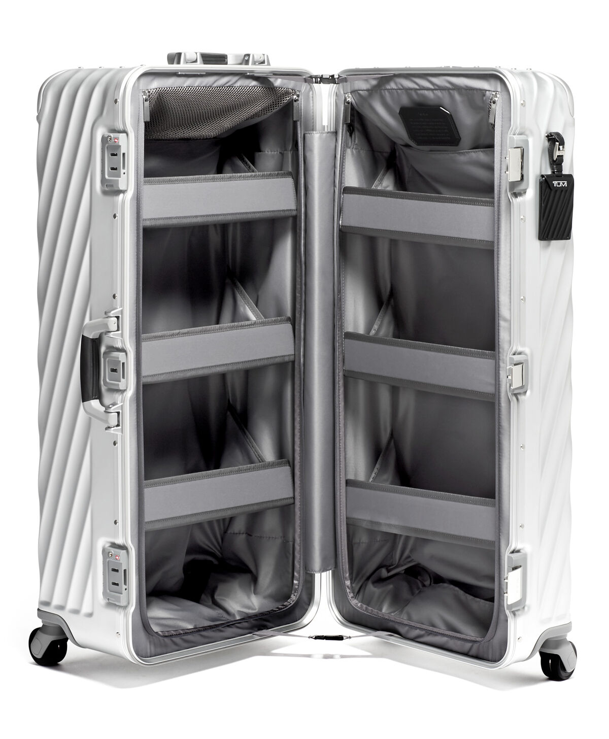 TUMI 19 Degree Aluminium Trunk XL ouvert avec ses &eacute;tag&egrave;res int&eacute;rieures