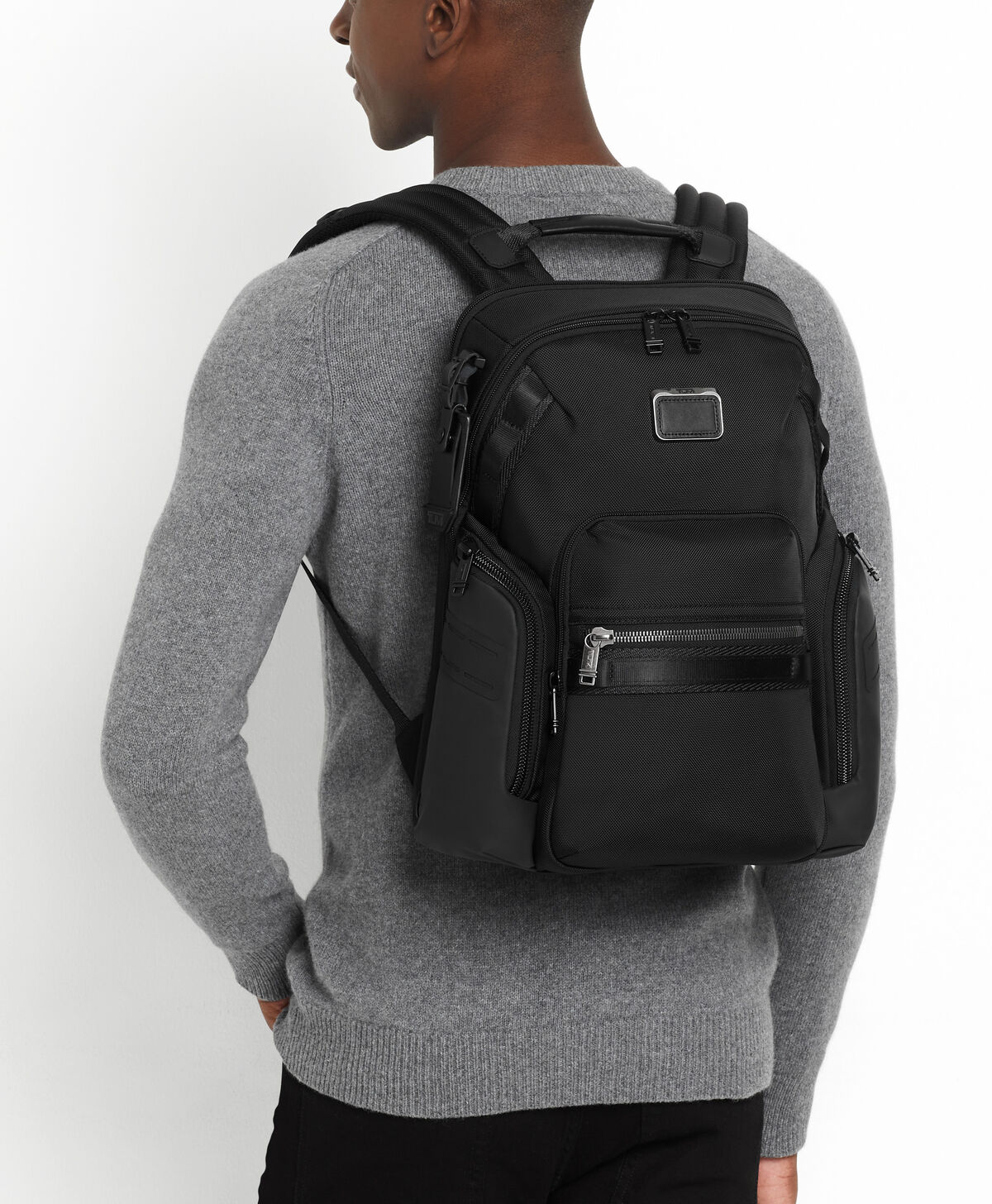 Sac à dos TUMI Alpha Bravo Navigation en nylon porté sur le dos
