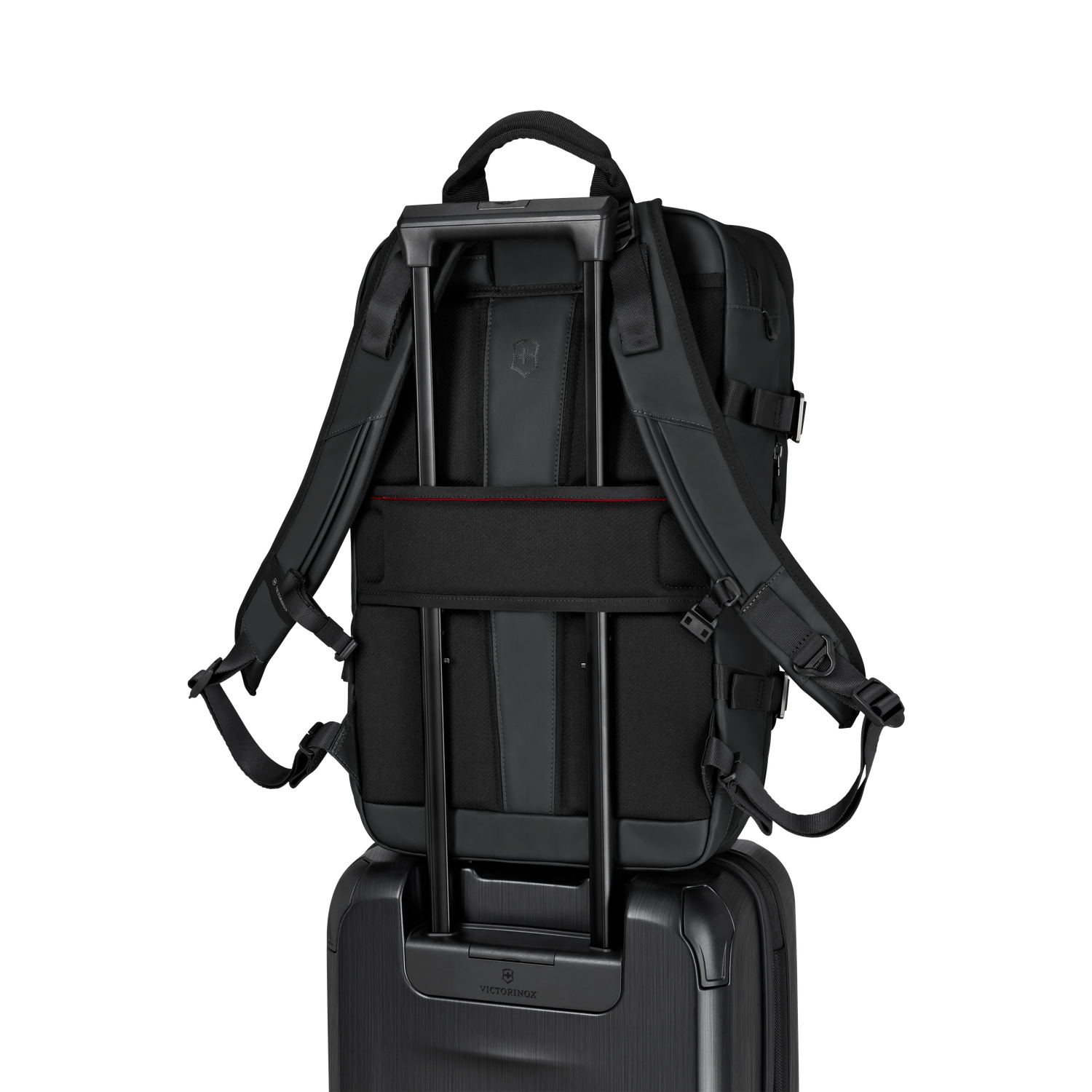 Sac &agrave; dos de voyage Traveler 15,6 pouces Victorinox Touring noir &ndash; passant arri&egrave;re sur la poign&eacute;e t&eacute;lescopique d&rsquo;une valise